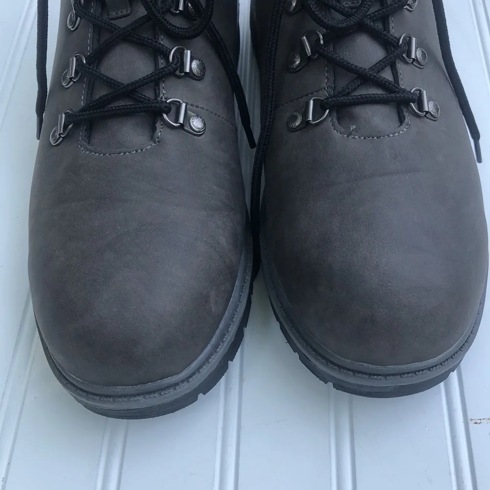 New LUGZ Hi fleece brown boots 11